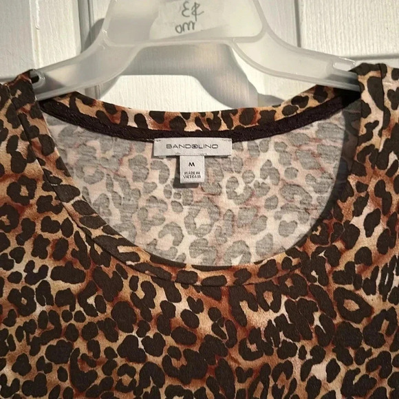 Bandolino Leopard Top Size Medium - Picture 2 of 3